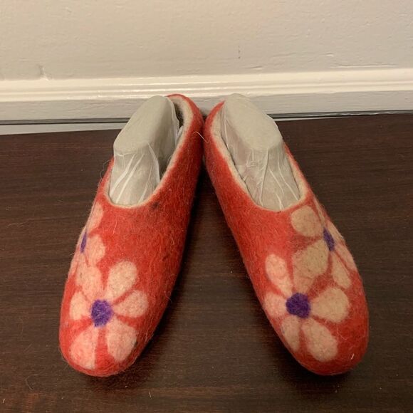 Handmade felt warm slippers from merino wool size 8 new - Picture 1 of 5